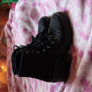 Forever 21  Women's combat style boot